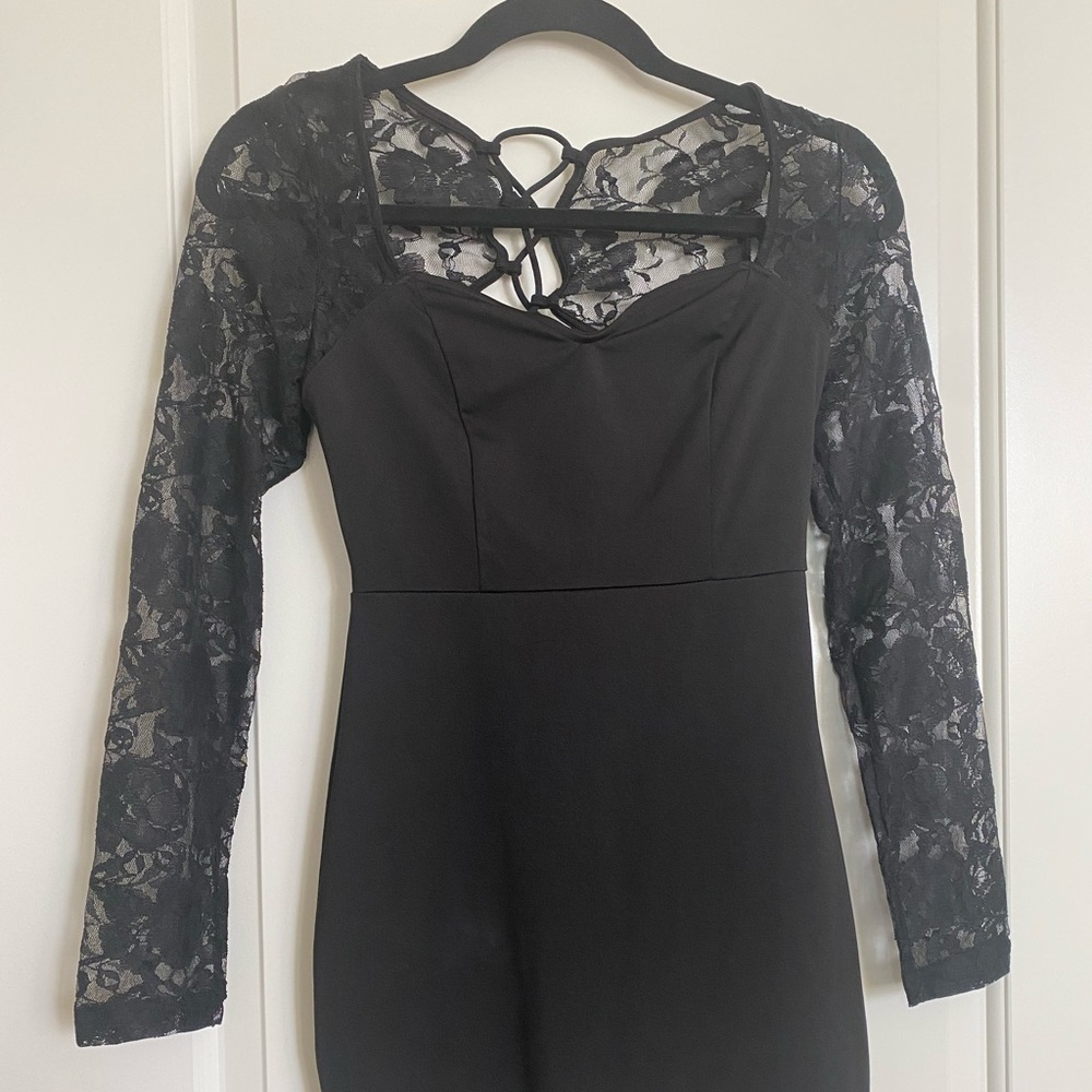 Lace sleeve bodycon dress